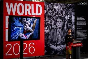 World Press Photo, la foto dell’anno è ‘Separati dall’Ice’﻿