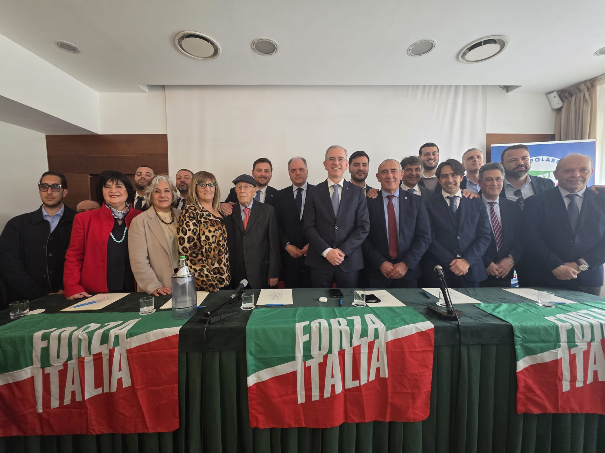 Forza Italia, a Catania assemblea azzurra. Falcone: «Restituire credibilità e autorevolezza alla guida del partito in Sicilia»