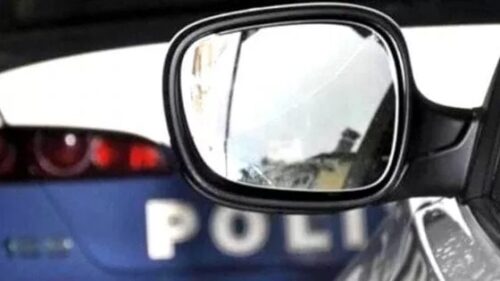 Tentano “truffa dello specchietto” ai danni di due turisti, ma arriva la Polizia e denuncia i due autori