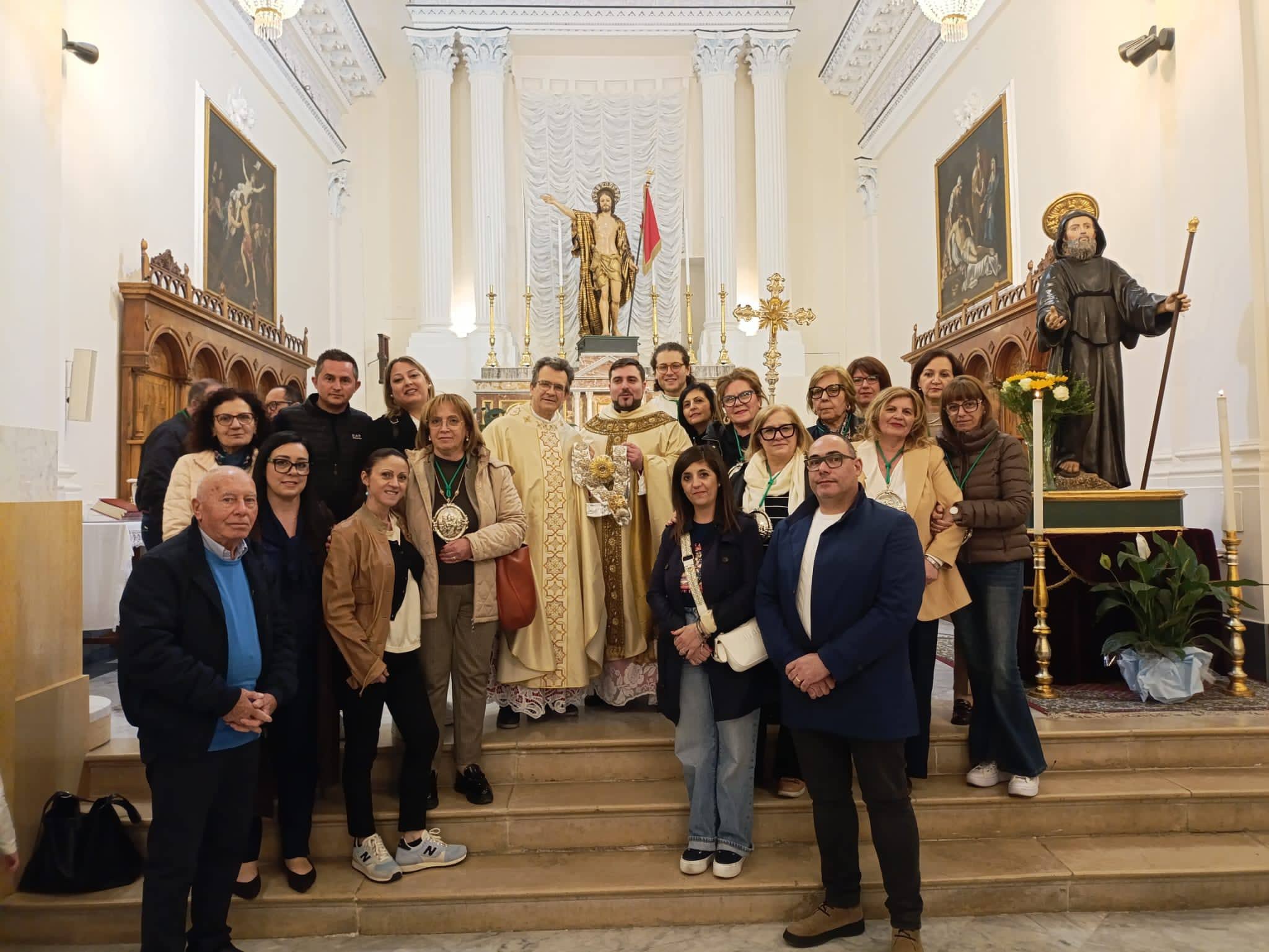 Butera. Concelebrazione eucaristica per la festa di San Francesco di Paola con la reliquia del Santo accompagnata dal Toson d’oro