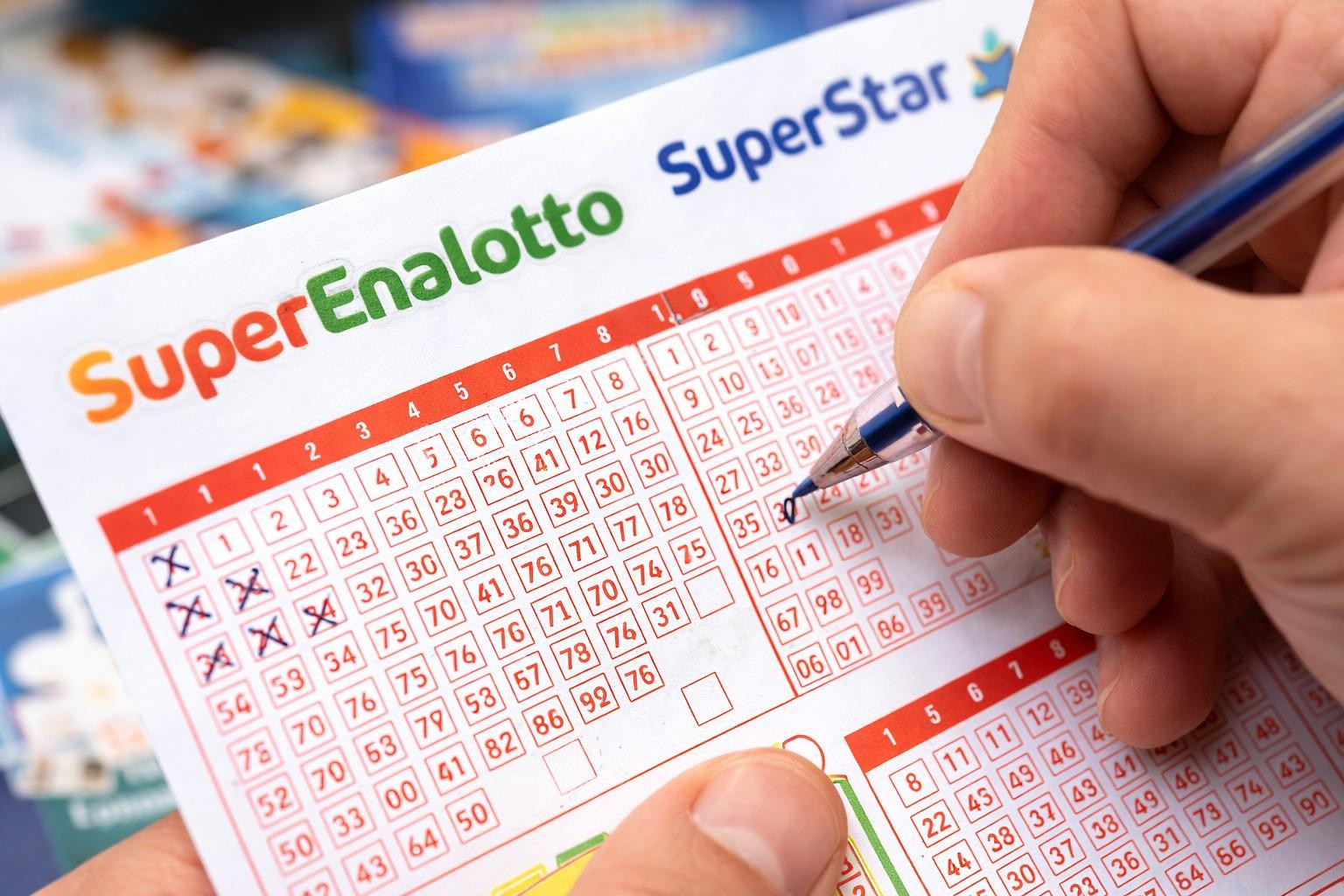 SuperEnalotto, un anno senza “6: il jackpot sale a 169,9 milioni di euro e punta al podio di tutti i tempi
