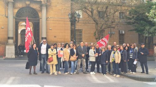 Vertenza Centro per l’Impiego di Caltanissetta: esito positivo del sit-in davanti alla Prefettura. Convocato tavolo prefettizio per il 7 maggio.