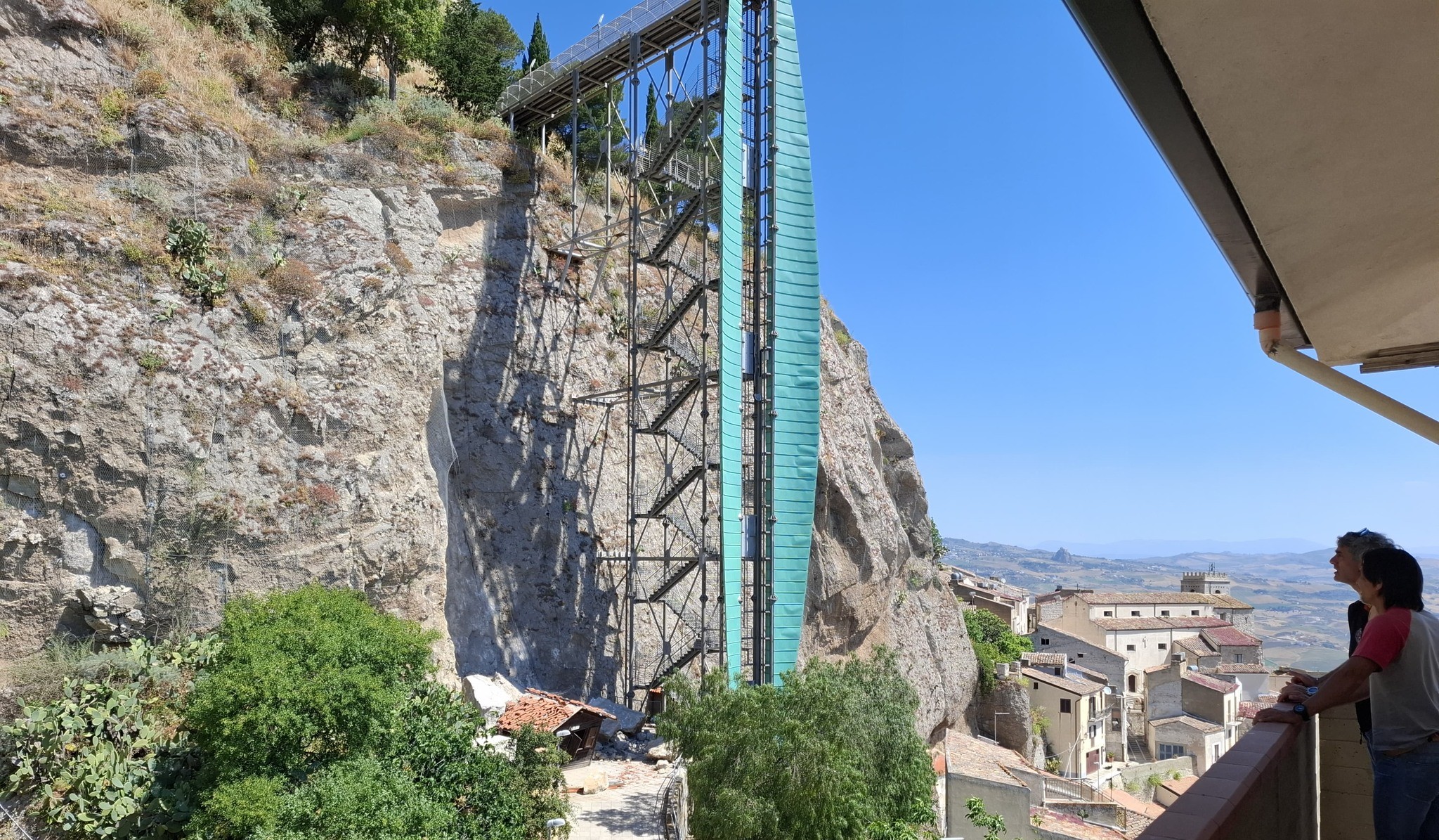 Sutera. Sopralluogo del neo sindaco Carmelo Salamone per la messa in sicurezza dell’ascensore e del serbatoio idrico