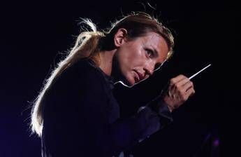 Beatrice Venezi dopo licenziamento da Fenice: “Accanimento contro di me”. E valuta l’azione legale