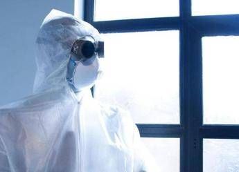 Ebola, medico contagiato e guarito: “Allerta resti massima, malattia devastante”
