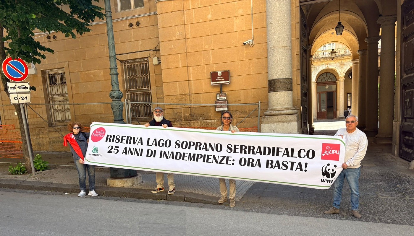 Giornata mondiale della Biodiversità. Flash mob delle associazioni ambientaliste per la Riserva del Lago Soprano: “25 anni di inadempienze, ora basta!”