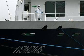 Hantavirus su nave crociera, positivo altro membro dell’equipaggio Mv Hondius. Oms: “Siamo a 12 casi e tre morti”