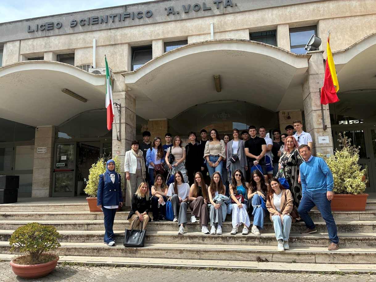 Caltanissetta. Entusiasmo al Liceo “Volta” per Progetto Erasmus + con alunni e docenti bulgari