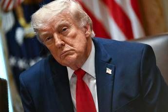 Iran, Trump: “E’ ora di fare un accordo”. Usa: “Colpita con un missile nave che stava violando il blocco”