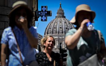 L’Italia torna a scaldarsi, oggi 12 bollini gialli. Domani 9 città in allerta arancione