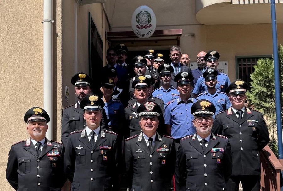 Il Generale di Divisione dei Carabinieri Ubaldo Del Monaco in visita alla Compagnia di Mussomeli e alla caserma di Campofranco