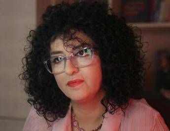 Narges Mohammadi sta male, “serve trasferimento immediato a Teheran”
