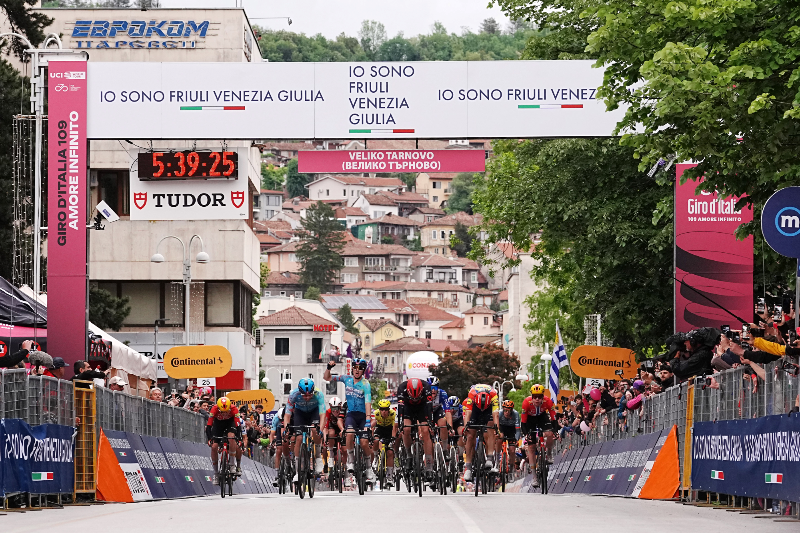 Guillermo Thomas Silva vince la seconda tappa del Giro d’Italia e diventa la nuova Maglia Rosa