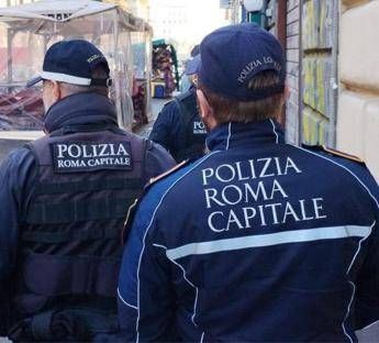 Roma, due donne ferite nel trambusto dopo maxi rissa a Fontana di Trevi: ipotesi lite tra gruppi rivali