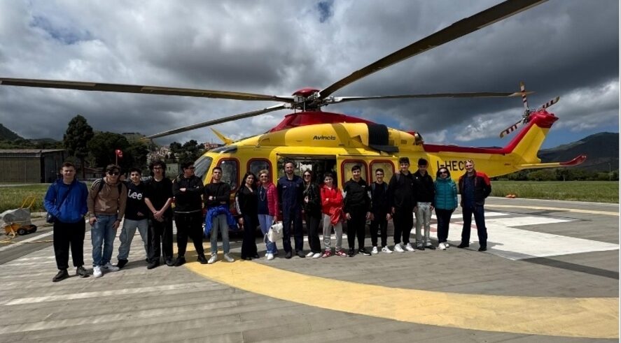 Caltanissetta, nel cuore della storia dell’aviazione: tra cielo e motori un viaggio nella passione aeronautica per gli studenti del “Volta”
