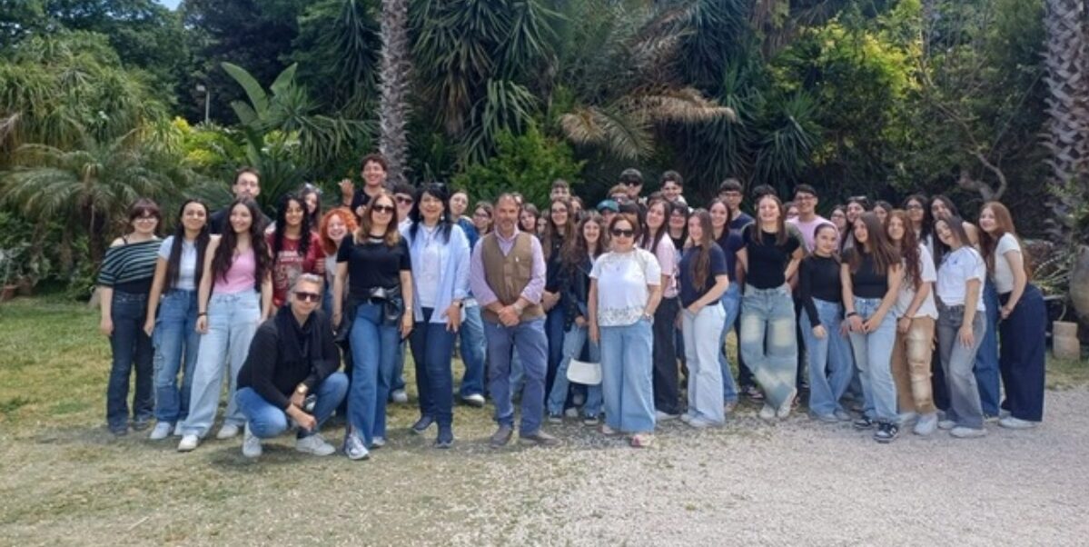 Caltanissetta, a Siracusa studenti dell’IISS “Luigi Russo” guide per un giorno all’Angolo del Papiro