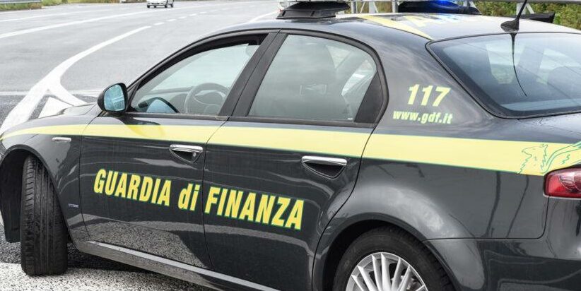 Intercettato con 2 chili di cocaina, crack e marijuana, un arresto a Catania
