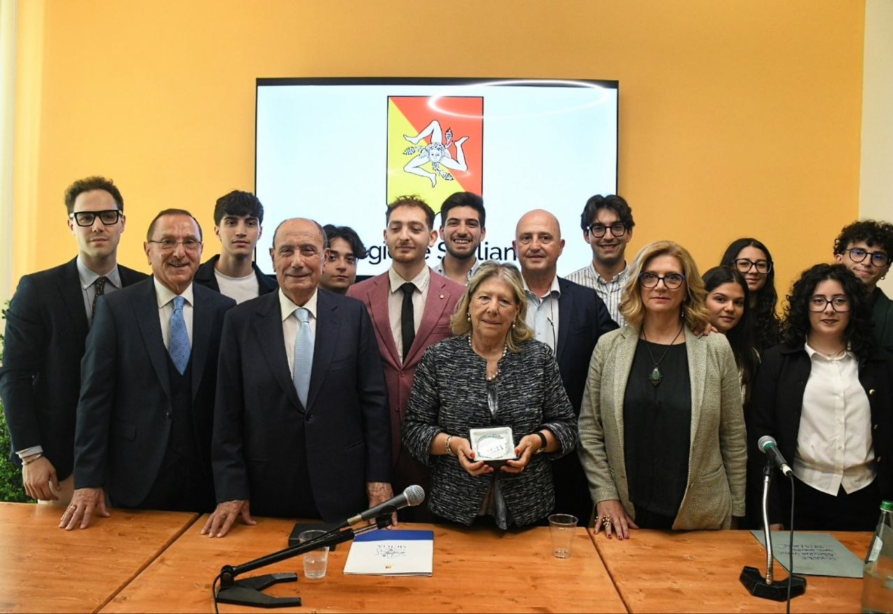 Sicilia. Prestito d’onore, dal 4 giugno al via le domande. Schifani: «Didattica è un diritto dei ragazzi e un dovere per le istituzioni»