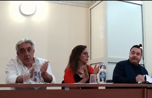 Marianopoli. Forza Democratica segnala utilizzo promiscuo del parcheggio dell’edificio comunale Pascoli anche per automezzi del servizio di igiene urbana
