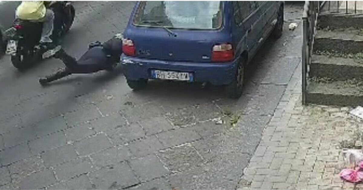Motociclista senza casco non si ferma all’alt e travolge un vigile urbano: arrestato