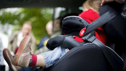 Assurda tragedia: dimentica la figlia di 20 mesi in auto sotto il sole e la bimba muore
