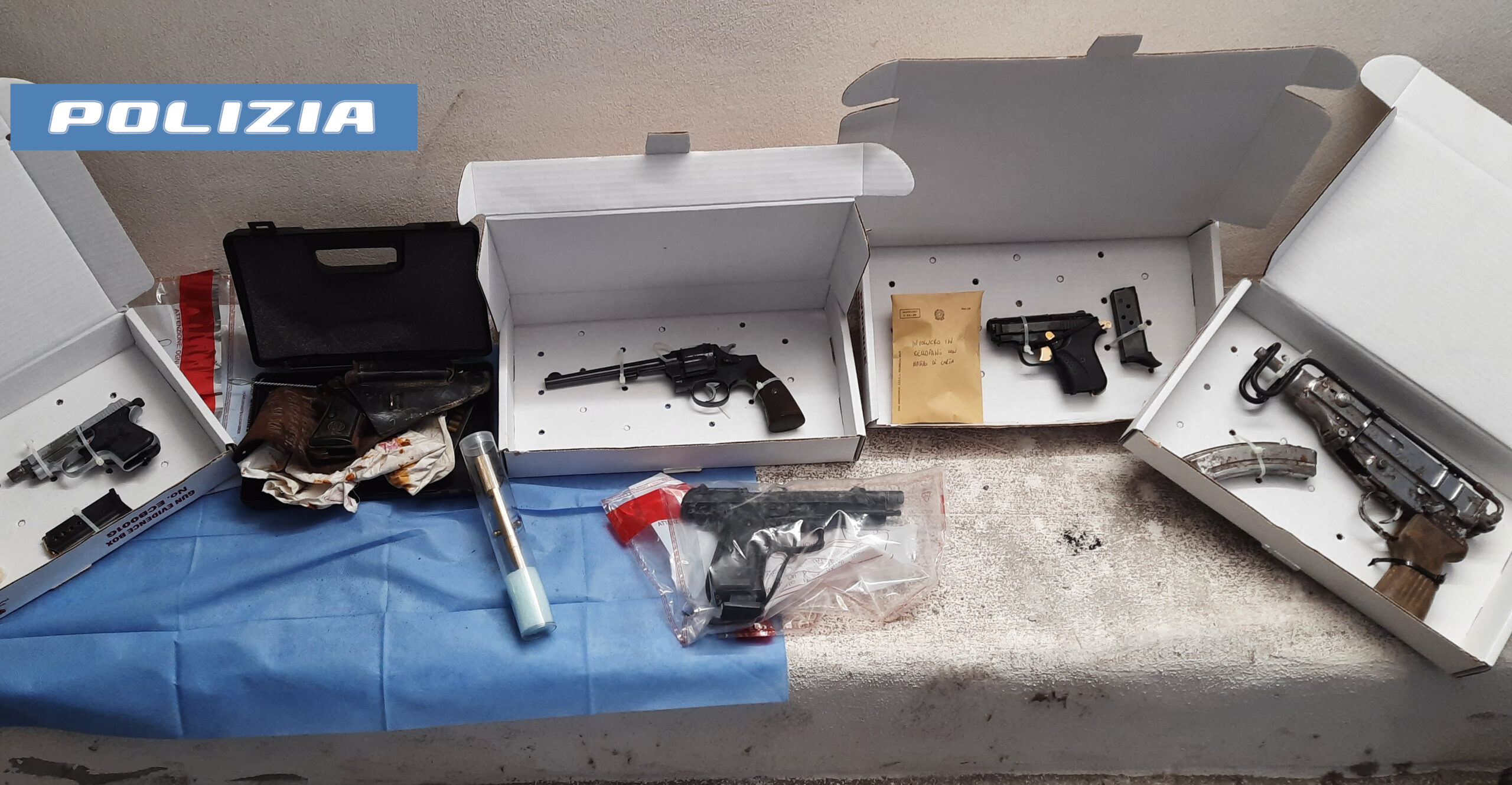 Scoperto dalla Polizia arsenale di armi in un box a Catania, scatta il sequestro