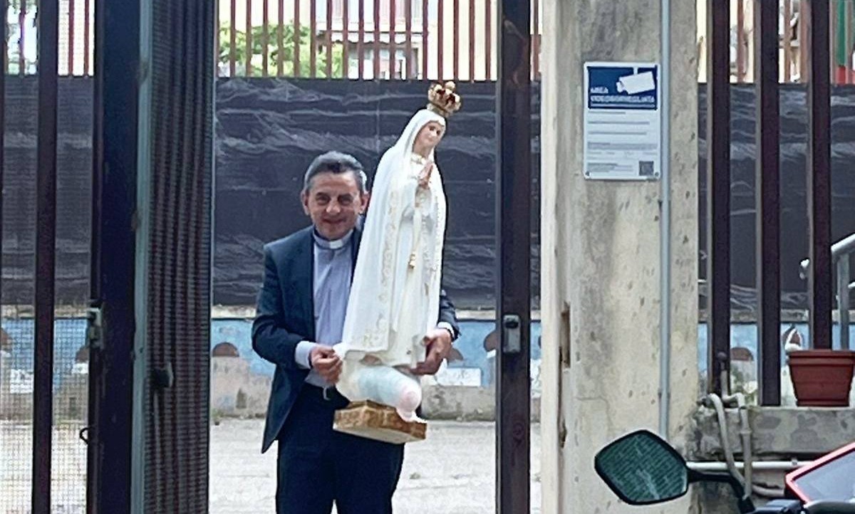 San Cataldo. Concluso pellegrinaggio mariano: don Alessandro Giambra tra i giovani e gli anziani