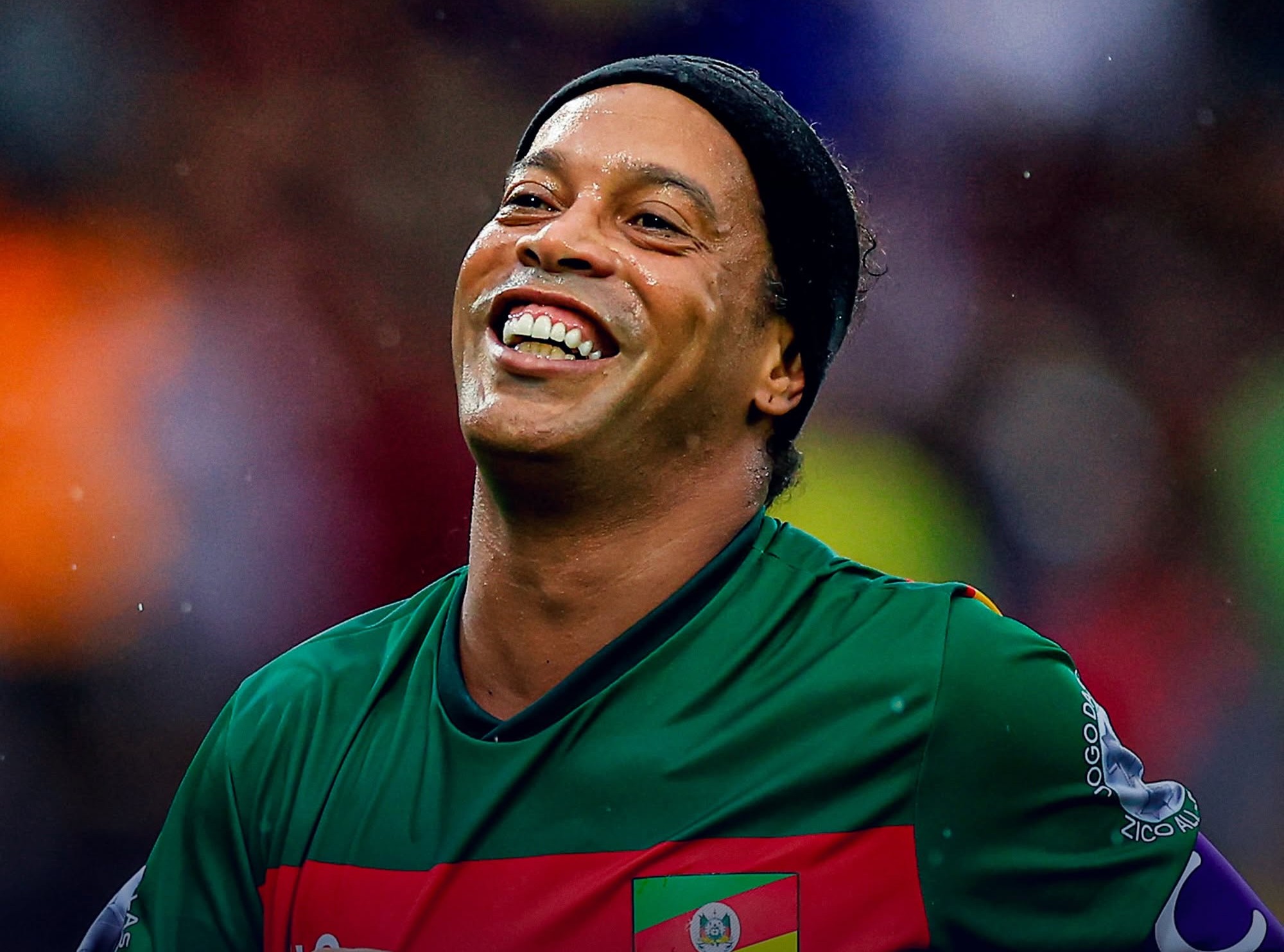 Clamoroso. L’ex Pallone d’oro Ronaldinho torna a giocare: vestirà la maglia del Ravenna in serie C