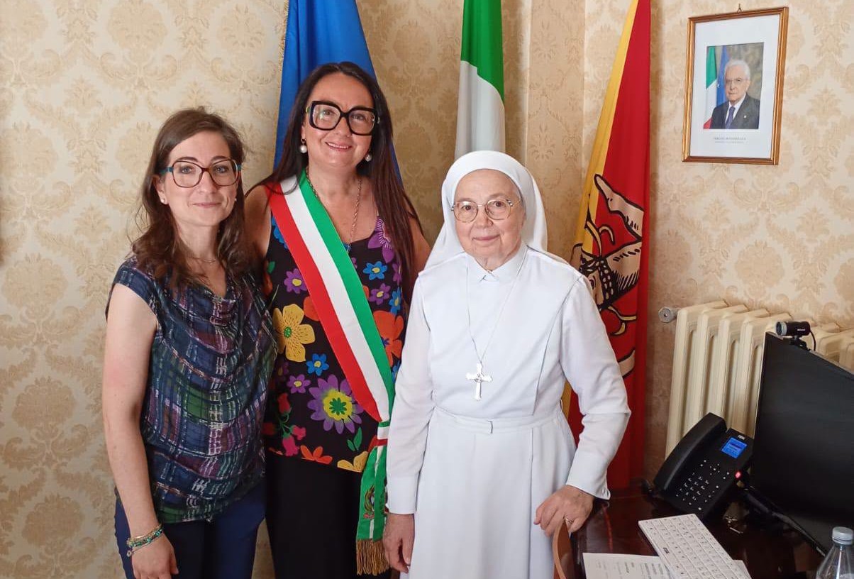 Vallelunga. Visita di alunni e docenti della Scuola paritaria “Angeli Custodi” presso l’Aula consiliare del Comune