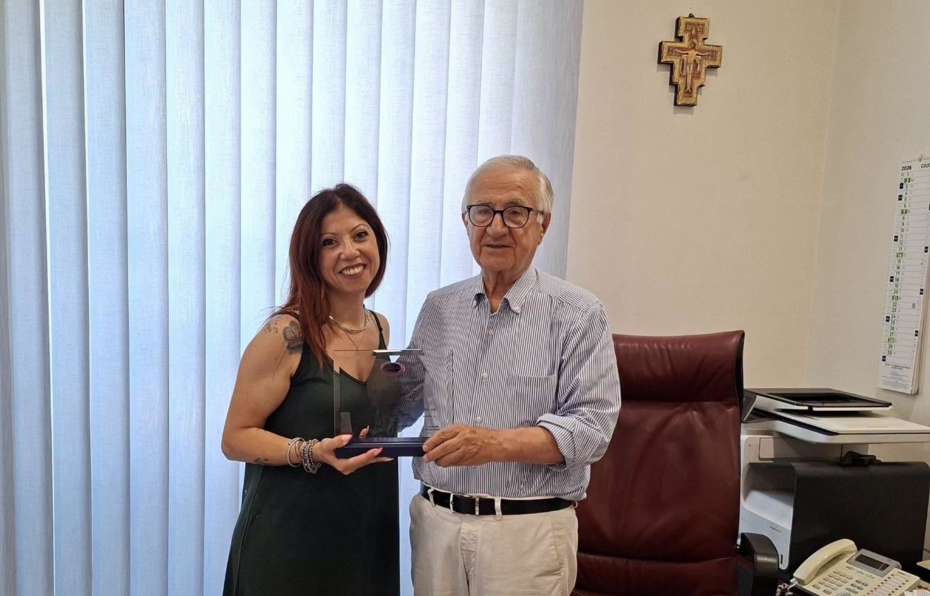 San Cataldo. Consegnata dall’associazione Cristo Revolution targa al presidente Bcc “Toniolo e San Michele, il dott. Salvatore Saporito