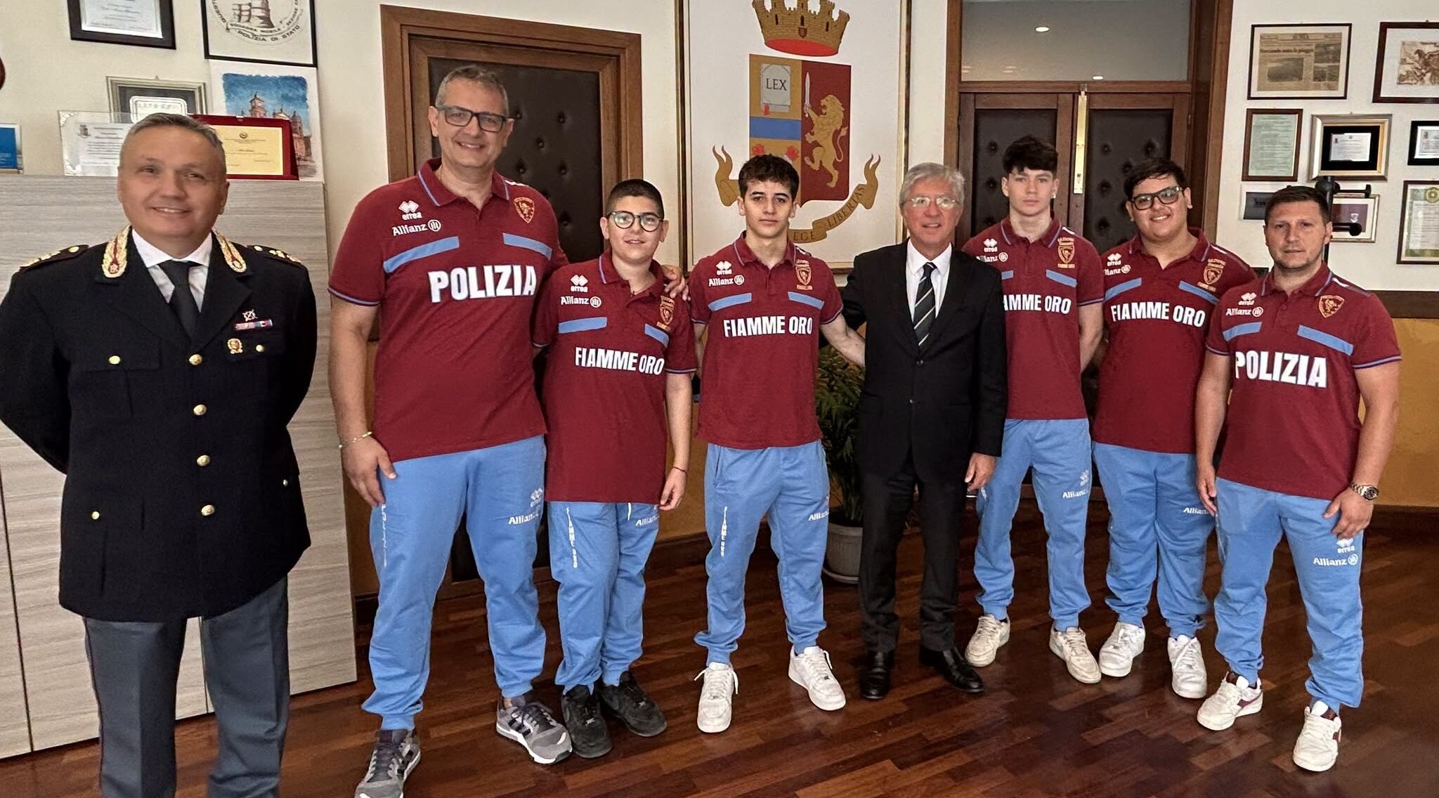 Caltanissetta, gli atleti della Sezione di pesistica giovanile delle Fiamme Oro ricevuti dal Questore Giambra