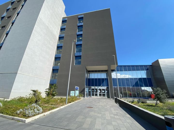 Intervento multidisciplinare su una paziente con tumore avanzato al colon: sinergia tra il Policlinico Catania e l’Ismett di Palermo
