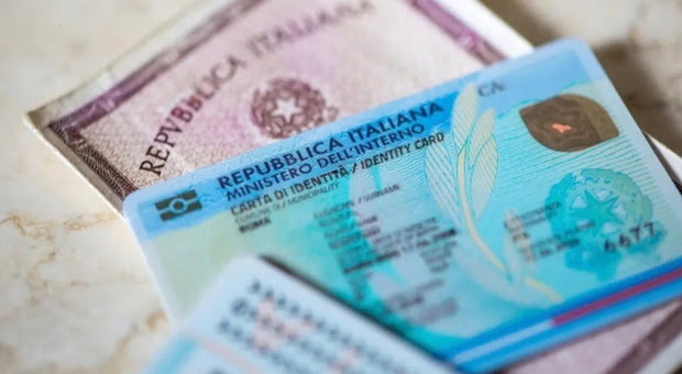 Carta d’identità cartacea, stop alla corsa per sostituirla: resterà valida fino alla scadenza