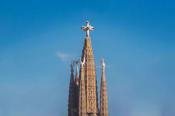 Barcellona, 24 tonnellate di adesivo Loctite per completare le torri della Sagrada Familia