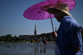 Caldo in Europa, in Italia 16 città in allerta. In Francia il giorno più caldo di sempre. Oms: “E’ emergenza sanitaria”