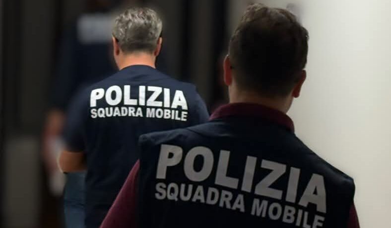 Caltanissetta, maltrattamenti, rapina e ricettazione: quattro arresti della Polizia