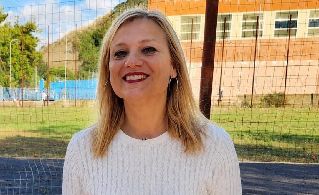 Il Comune di Gela assegnerà all’insegnante Samanta Lacagnina un encomio solenne: “La maestra ha dato una lezione di umanità che nessun libro potrà mai insegnare”