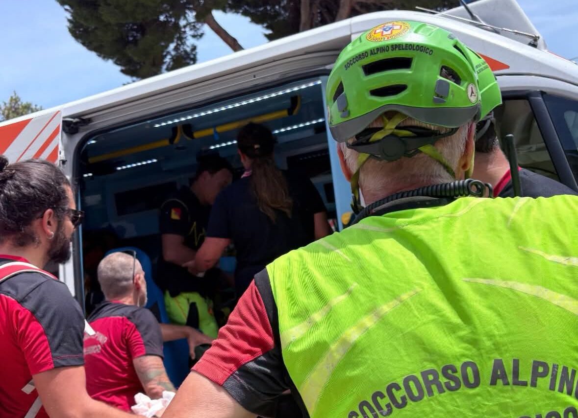 Perde l’orientamento e scivola sulle rocce a Palermo, escursionista 16enne recuperata dal Soccorso Alpino