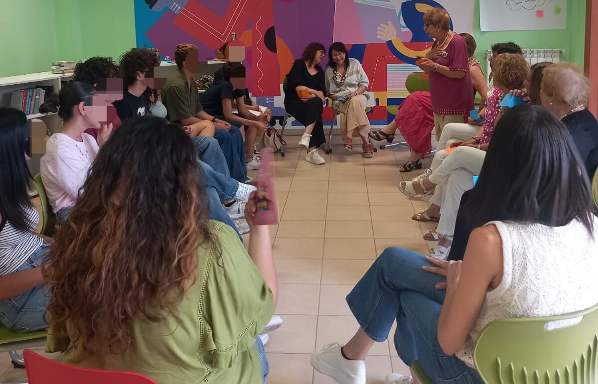 Fidapa Caltanissetta incontra i ragazzi del Comitato Biblioteca del Centro DesTEENazione: donati tre libri