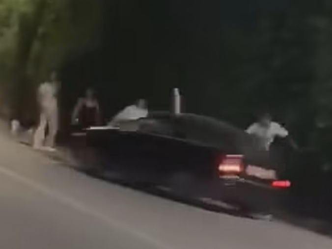 Auto su giovani davanti discoteca a Taormina, il sindaco De Luca: “È tentato omicidio”