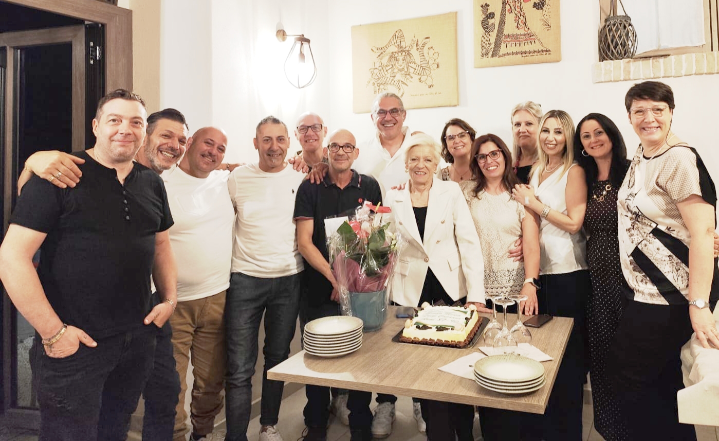 La sezione D della “Luigi Capuana” si ritrova dopo 36 anni: emozioni, ricordi e sorrisi per gli ex alunni dell’anno scolastico 1987-1990