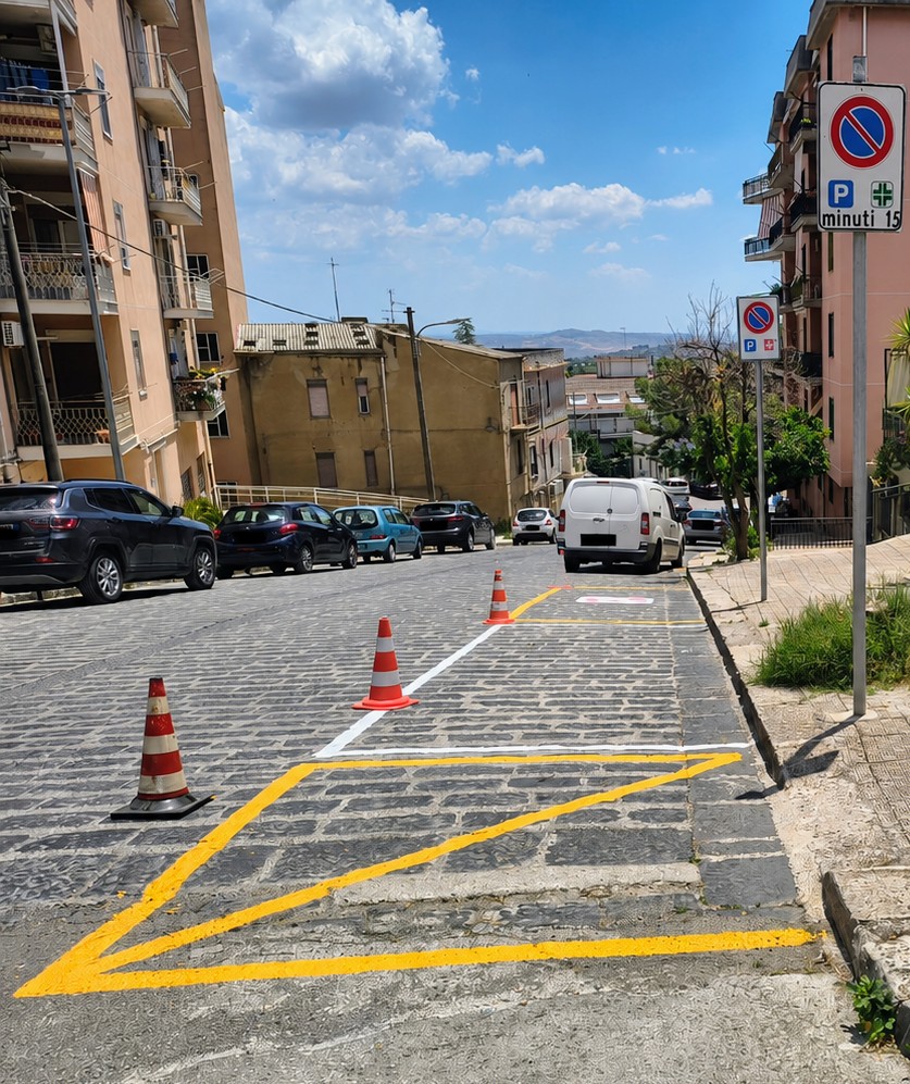 San Cataldo: il Comune ripristina gli stalli di sosta riservati per disabili e donne in gravidanza