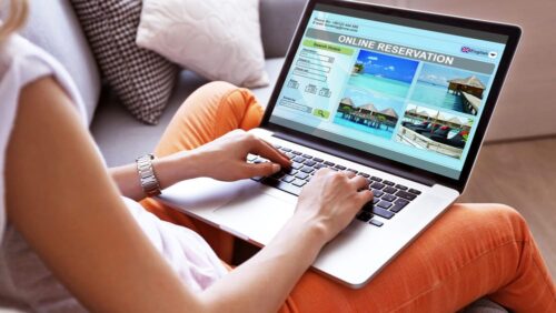 Truffe online con i falsi siti di viaggio: la Polizia Postale mette in guardia da siti web fraudolenti