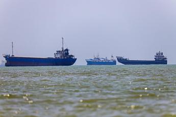 Iran, Trump accusa Teheran: “Droni contro le navi nello Stretto di Hormuz”