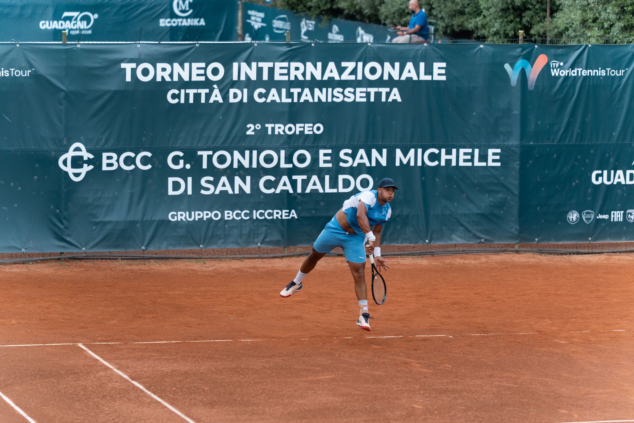 Tennis internazionale a Caltanissetta: Clarke è un rullo compressore, Potenza infiamma il pubblico di casa