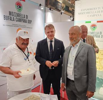 Mozzarella dop: Consorzio a New York per mostrare a pubblico Usa come nasce bufala campana