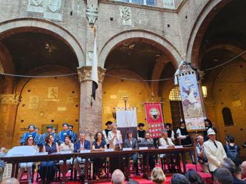 Palio di Siena, Ismaele Nones firma il Drappellone del 2 luglio