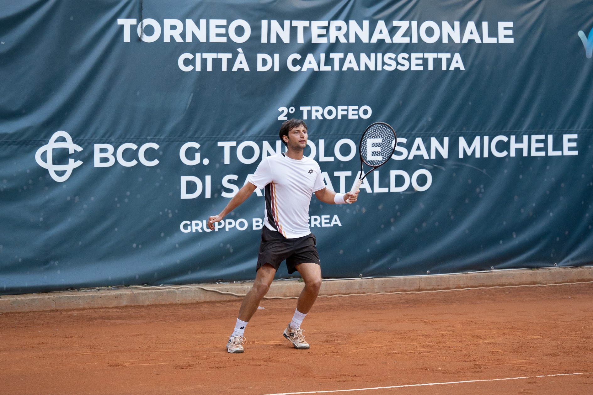 Trofeo Bcc Toniolo: Piraino ruggisce al debutto, Malige vola ai quarti. Caruso incendia il doppio a Caltanissetta