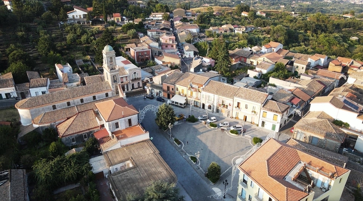 “Un Libro fa Presa”: domenica 21 giugno apre il salotto letterario dell’estate sull’Etna