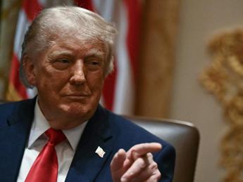 Trump: “Se l’Iran mi uccide, ci sarà una risposta mai vista”. Usa e Iran verso nuovi colloqui in Svizzera